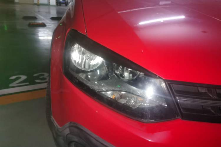Used Volkswagen Polo 2012 1.6L Cross Polo Automatic Transmission Right Front Headlight