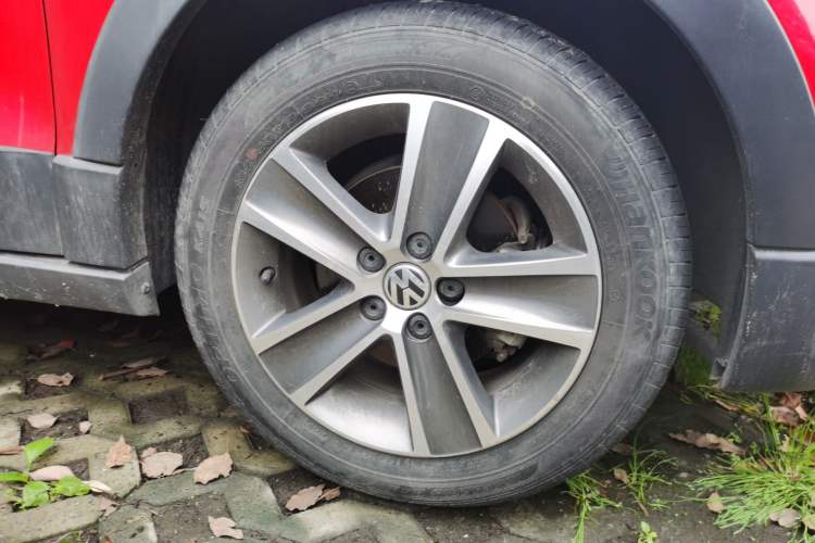 Used Volkswagen Polo 2012 1.6L Cross Polo Automatic Transmission Right Front Wheel Hub
