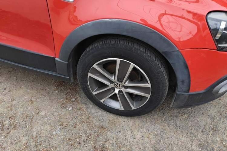 Used Volkswagen Polo 2012 1.6L Cross Polo Automatic Transmission Right Front Wheel Hub