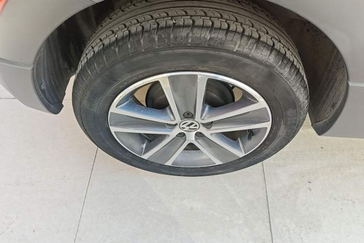 Used Volkswagen Polo 2012 1.6L Cross Polo Automatic Transmission Right Rear Wheel Hub