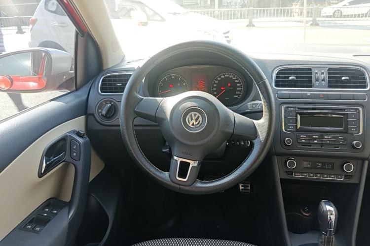 Used Volkswagen Polo 2012 1.6L Cross Polo Automatic Transmission Steering Wheel