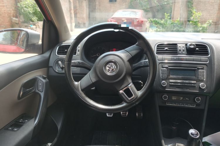 Used Volkswagen Polo 2012 1.6L Cross Polo MT Steering Wheel