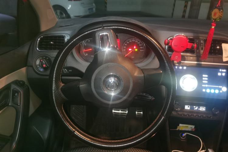 Used Volkswagen Polo 2012 1.6L Cross Polo Automatic Transmission Steering Wheel