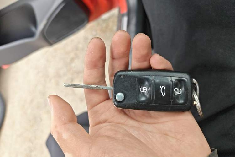 Used Volkswagen Polo 2012 1.6L Cross Polo Automatic Transmission Vehicle Key