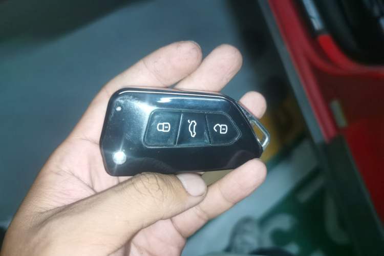 Used Volkswagen Polo 2012 1.6L Cross Polo Automatic Transmission Vehicle Key