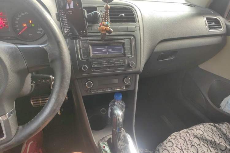 Used Volkswagen Polo 2012 1.6L Cross Polo Automatic Transmission Audio And AC Panel