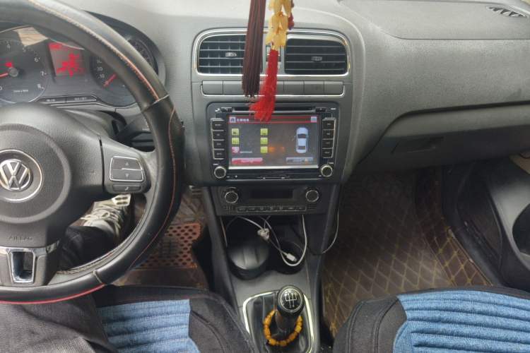 Used Volkswagen Polo 2012 1.6L Cross Polo MT Audio And AC Panel