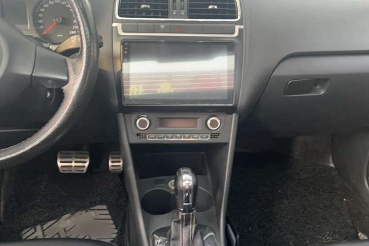 Used Volkswagen Polo 2012 1.6L Cross Polo Automatic Transmission Audio And AC Panel