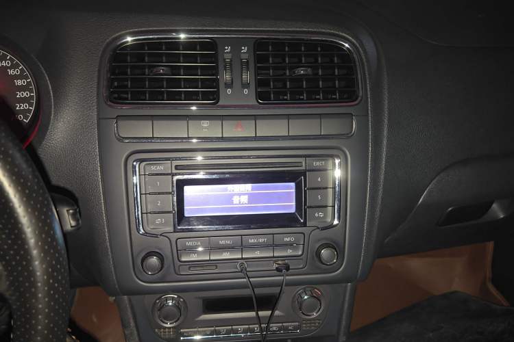 Used Volkswagen Polo 2012 1.6L Cross Polo Automatic Transmission Audio And AC Panel
