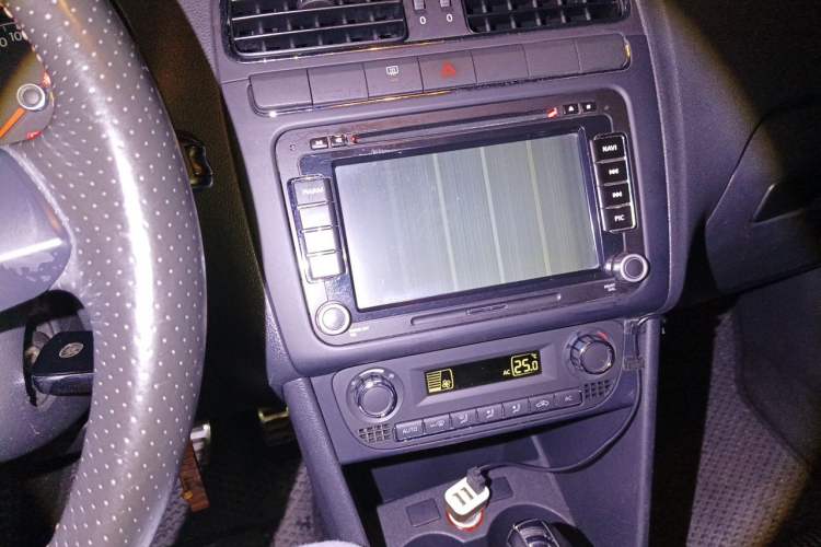 Used Volkswagen Polo 2012 1.6L Cross Polo Automatic Transmission Audio And AC Panel