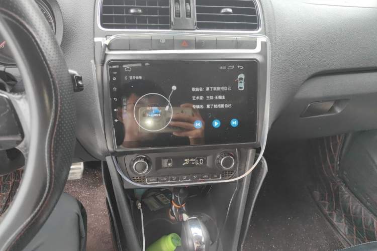 Used Volkswagen Polo 2012 1.6L Cross Polo Automatic Transmission Audio And AC Panel
