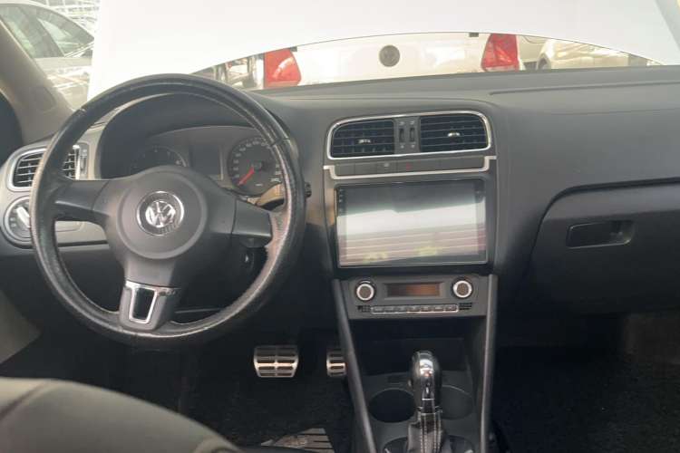 Used Volkswagen Polo 2012 1.6L Cross Polo Automatic Transmission Center Console