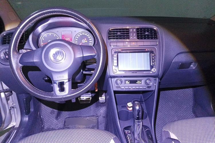 Used Volkswagen Polo 2012 1.6L Cross Polo Automatic Transmission Center Console