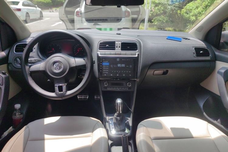 Used Volkswagen Polo 2012 1.6L Cross Polo Automatic Transmission Center Console
