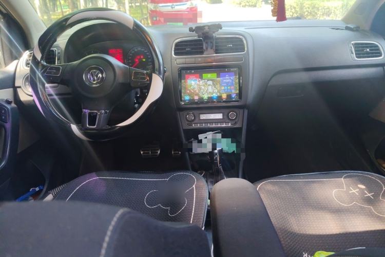 Used Volkswagen Polo 2012 1.6L Cross Polo Automatic Transmission Center Console