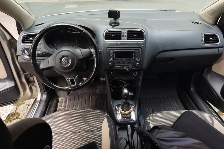 Used Volkswagen Polo 2012 1.6L Cross Polo Automatic Transmission Center Console