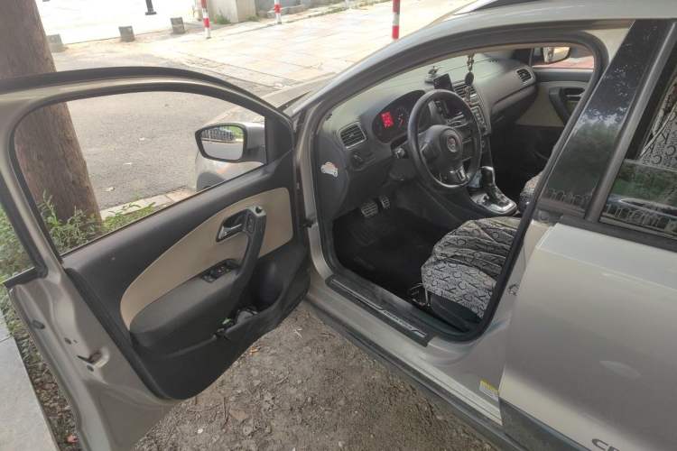 Used Volkswagen Polo 2012 1.6L Cross Polo Automatic Transmission Driver Seat