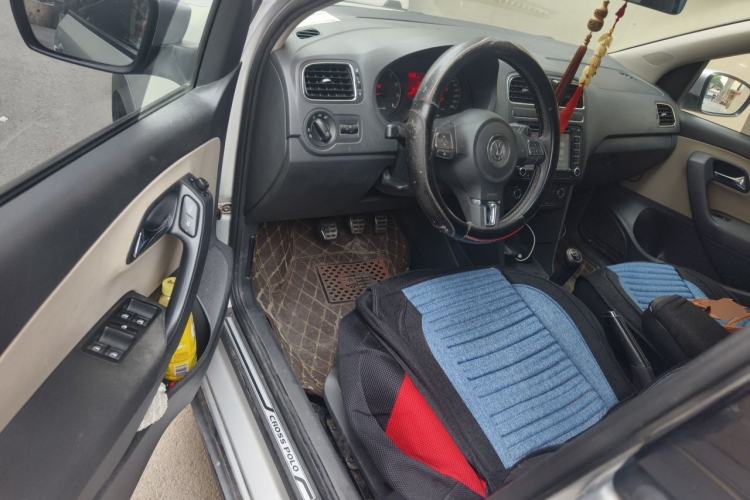 Used Volkswagen Polo 2012 1.6L Cross Polo MT Driver Seat