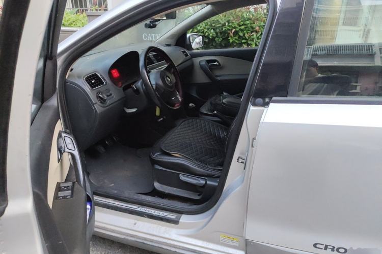 Used Volkswagen Polo 2012 1.6L Cross Polo MT Driver Seat