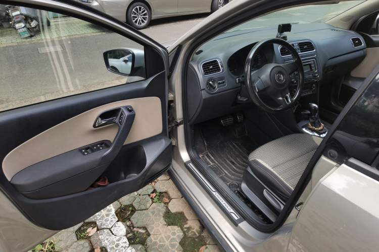 Used Volkswagen Polo 2012 1.6L Cross Polo Automatic Transmission Driver Seat