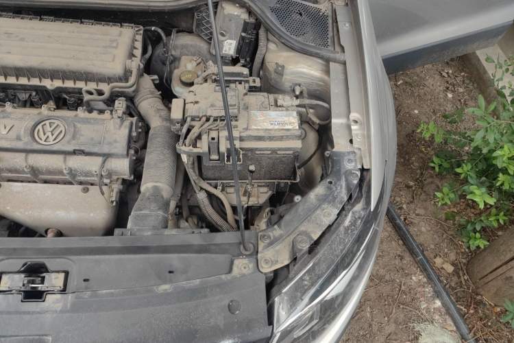 Used Volkswagen Polo 2012 1.6L Cross Polo Automatic Transmission Engine Bay Left
