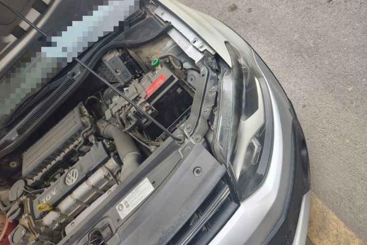Used Volkswagen Polo 2012 1.6L Cross Polo MT Engine Bay Left