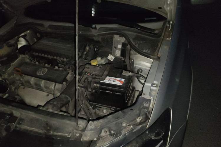 Used Volkswagen Polo 2012 1.6L Cross Polo MT Engine Bay Left