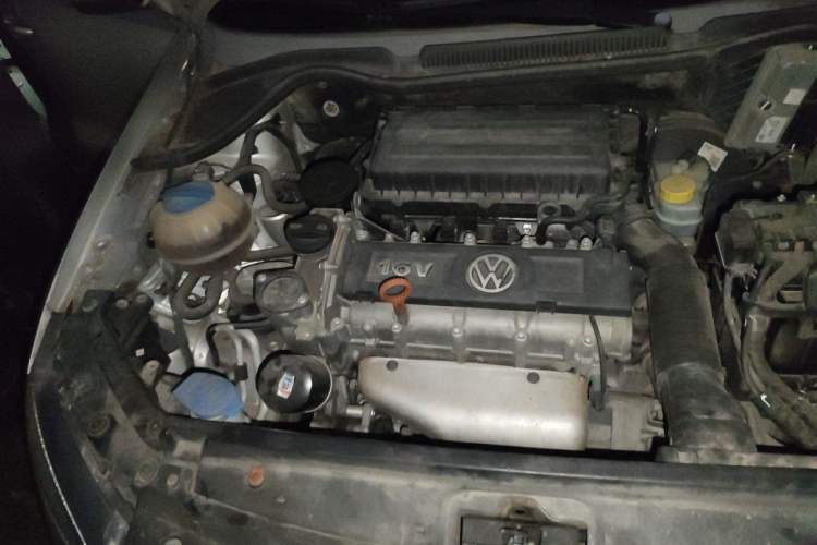 Used Volkswagen Polo 2012 1.6L Cross Polo MT Engine Bay Right