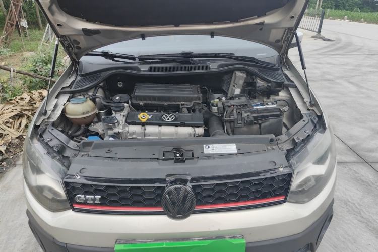 Used Volkswagen Polo 2012 1.6L Cross Polo Automatic Transmission Engine Bay