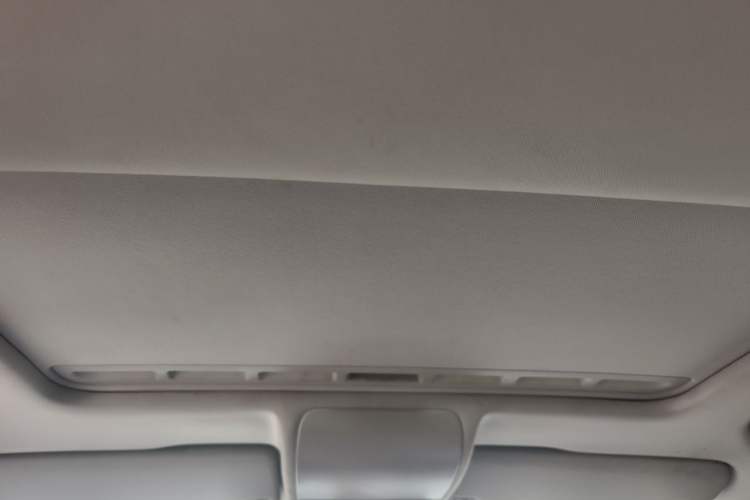 Used Volkswagen Polo 2012 1.6L Cross Polo MT Headliner