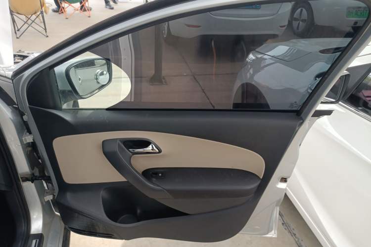 Used Volkswagen Polo 2012 1.6L Cross Polo Automatic Transmission Interior 2