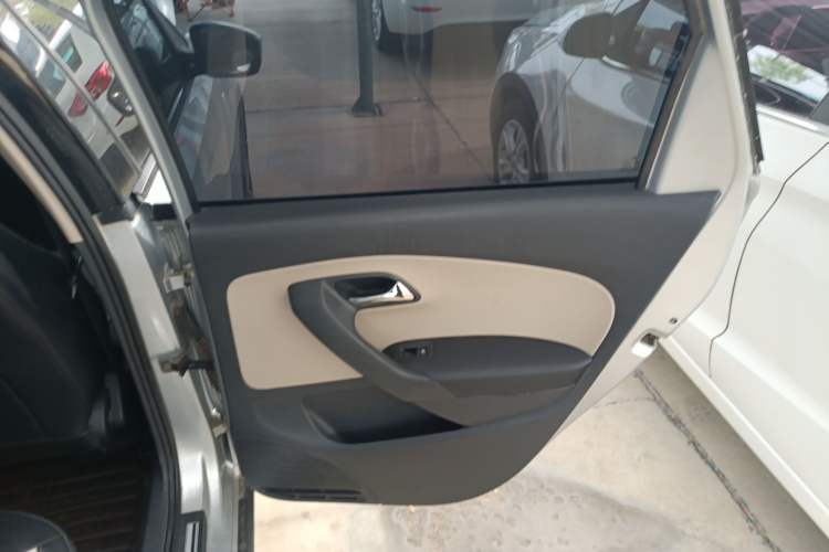 Used Volkswagen Polo 2012 1.6L Cross Polo Automatic Transmission Interior 3