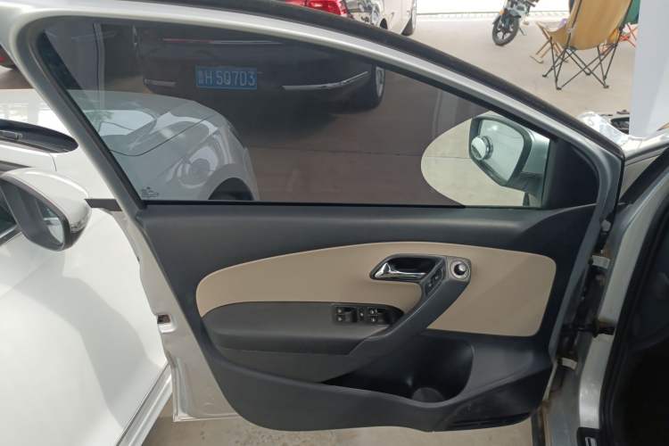 Used Volkswagen Polo 2012 1.6L Cross Polo Automatic Transmission Interior 4