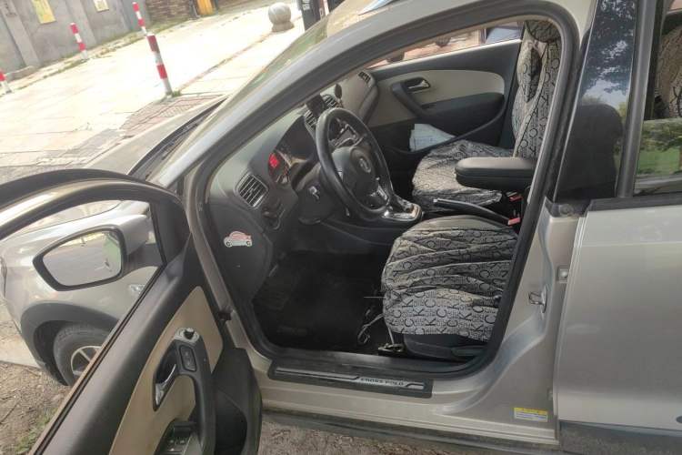 Used Volkswagen Polo 2012 1.6L Cross Polo Automatic Transmission Left Front Seat