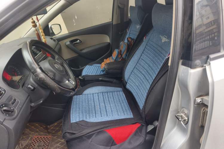 Used Volkswagen Polo 2012 1.6L Cross Polo MT Left Front Seat