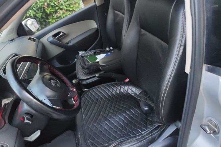 Used Volkswagen Polo 2012 1.6L Cross Polo MT Left Front Seat