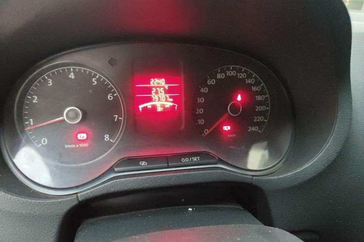 Used Volkswagen Polo 2012 1.6L Cross Polo MT Odometer Close Up