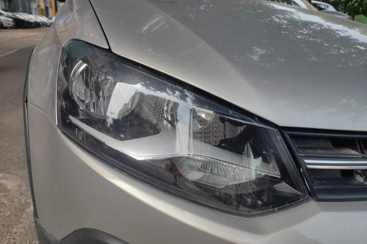 Used Volkswagen Polo 2012 1.6L Cross Polo Automatic Transmission Right Front Headlight