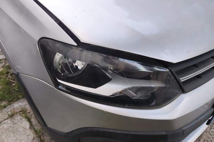 Used Volkswagen Polo 2012 1.6L Cross Polo MT Right Front Headlight