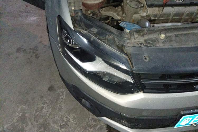 Used Volkswagen Polo 2012 1.6L Cross Polo Automatic Transmission Right Front Headlight
