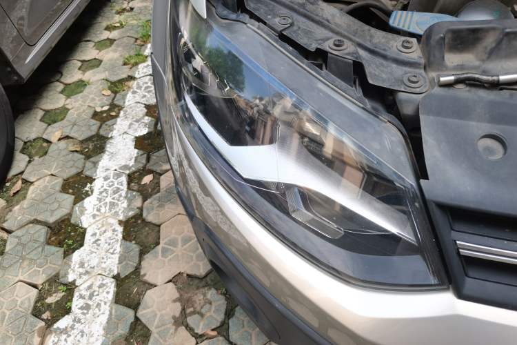 Used Volkswagen Polo 2012 1.6L Cross Polo Automatic Transmission Right Front Headlight