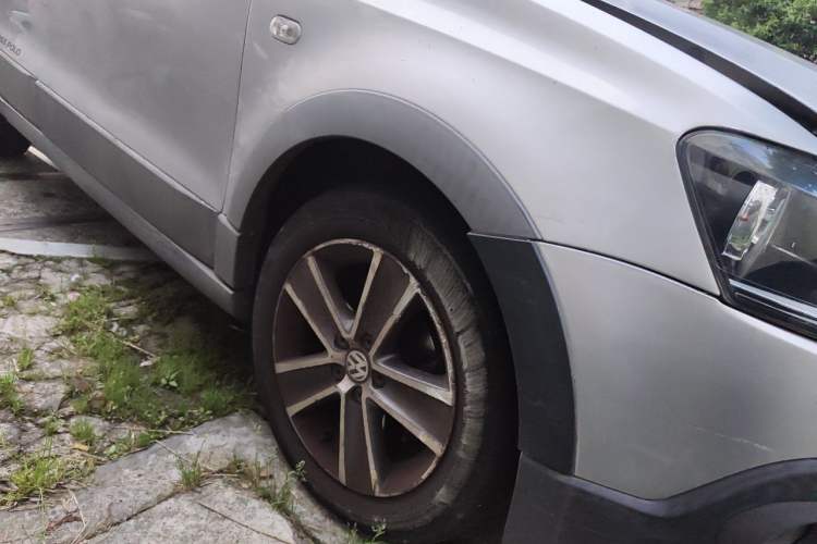 Used Volkswagen Polo 2012 1.6L Cross Polo MT Right Front Wheel Hub