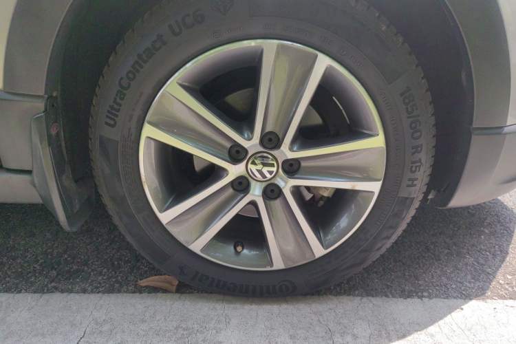 Used Volkswagen Polo 2012 1.6L Cross Polo Automatic Transmission Right Front Wheel Hub