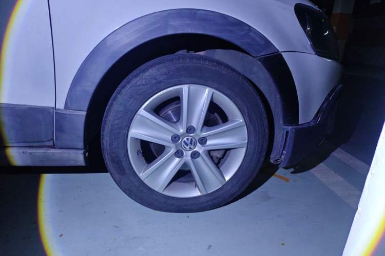 Used Volkswagen Polo 2012 1.6L Cross Polo Automatic Transmission Right Front Wheel Hub