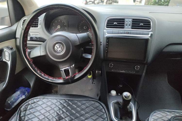 Used Volkswagen Polo 2012 1.6L Cross Polo MT Steering Wheel