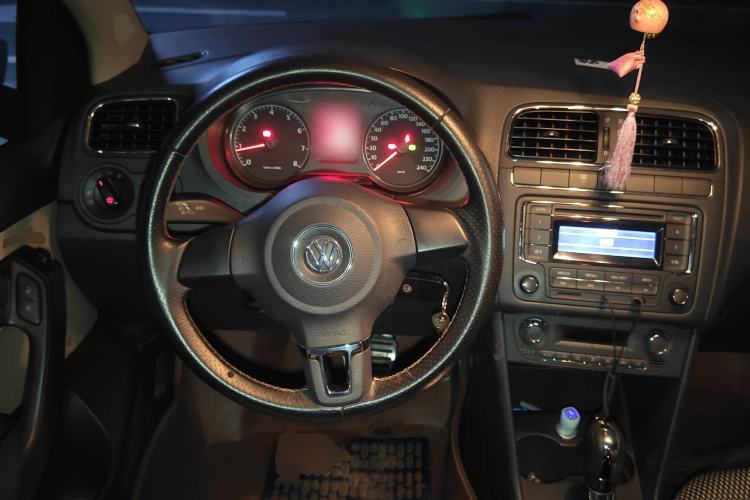 Used Volkswagen Polo 2012 1.6L Cross Polo Automatic Transmission Steering Wheel
