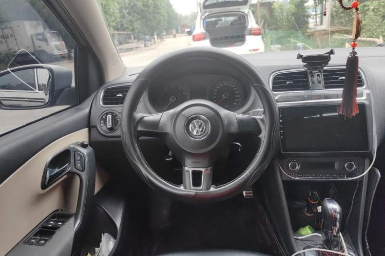 Used Volkswagen Polo 2012 1.6L Cross Polo Automatic Transmission Steering Wheel