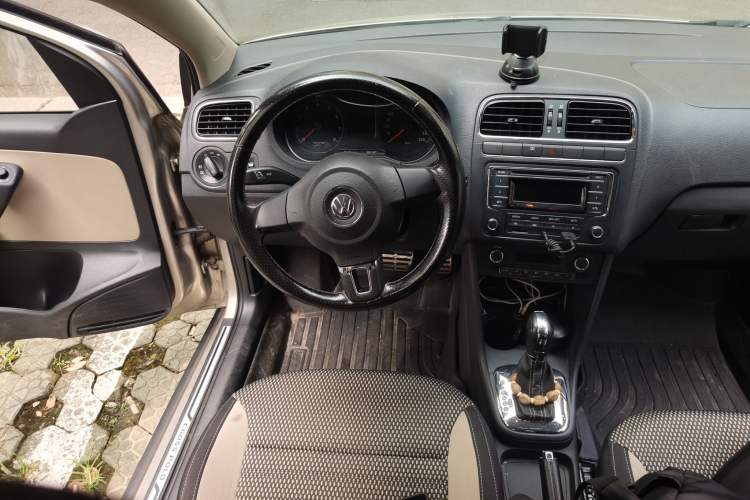 Used Volkswagen Polo 2012 1.6L Cross Polo Automatic Transmission Steering Wheel