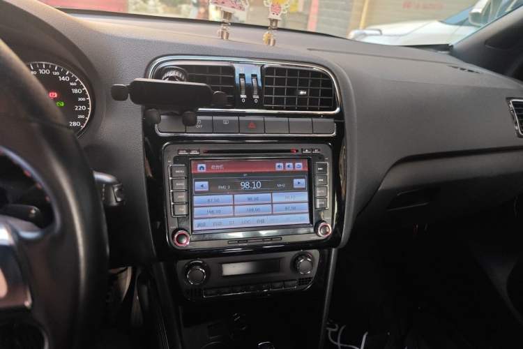Used Volkswagen Polo 2012 1.4TSI GTI Audio And AC Panel