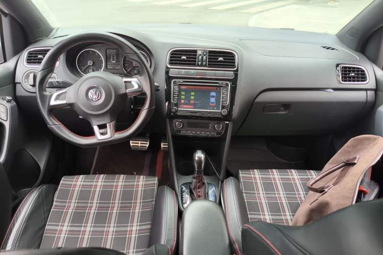 Used Volkswagen Polo 2012 1.4TSI GTI Center Console